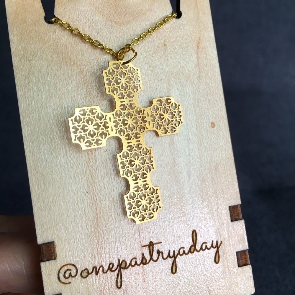 Handcrafted Filigree Gold Copper Cross Pendant Fashion Necklace, 18 in